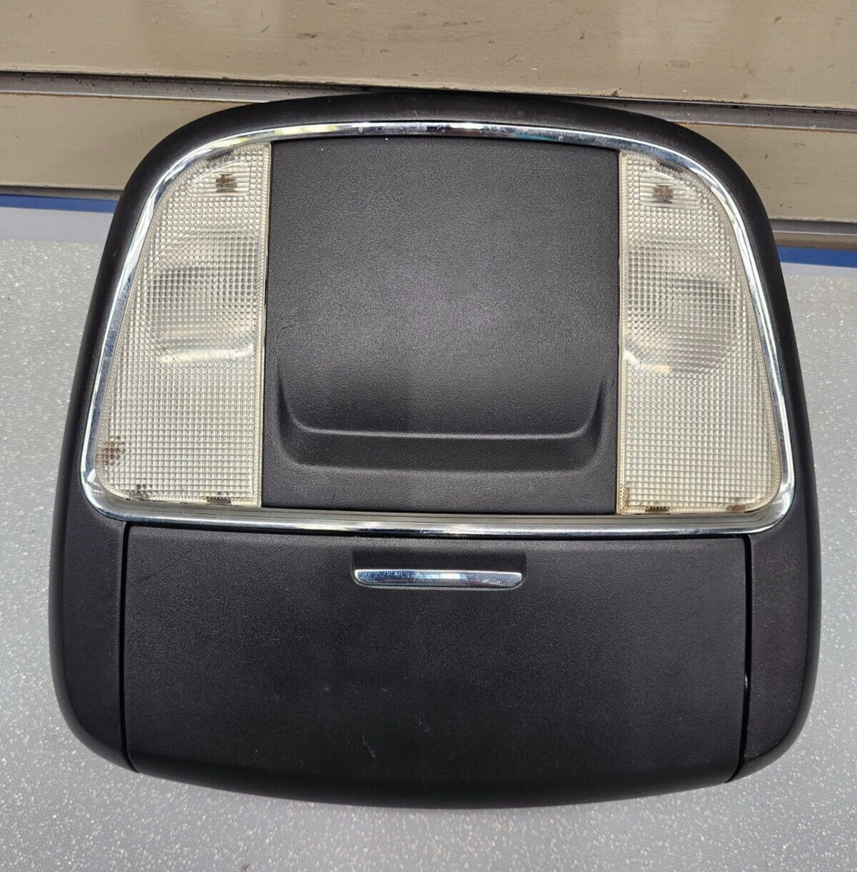 14-20 DODGE DURANGO CENTER OVERHEAD CONSOLE ROOF DOME LIGHT STORAGE COMPARTMENT