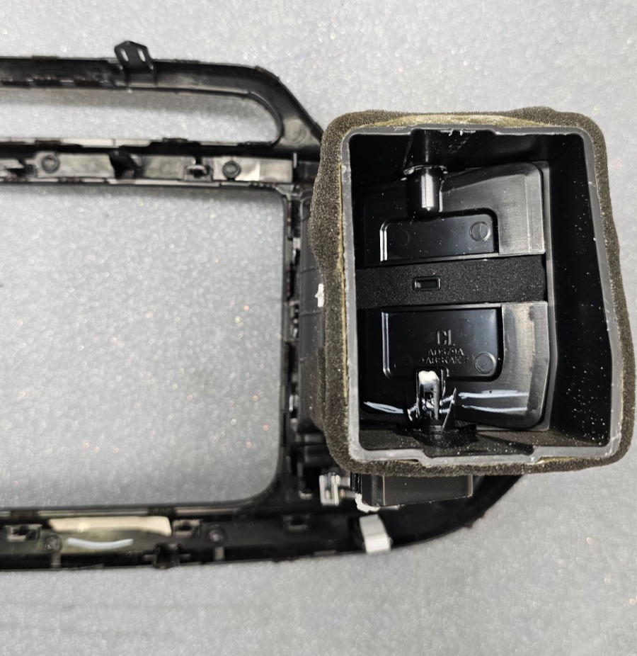 🔥16-18 KIA SORENTO RADIO CENTER DASH SURROUND BEZEL TRIM VENTS Assembly Silver