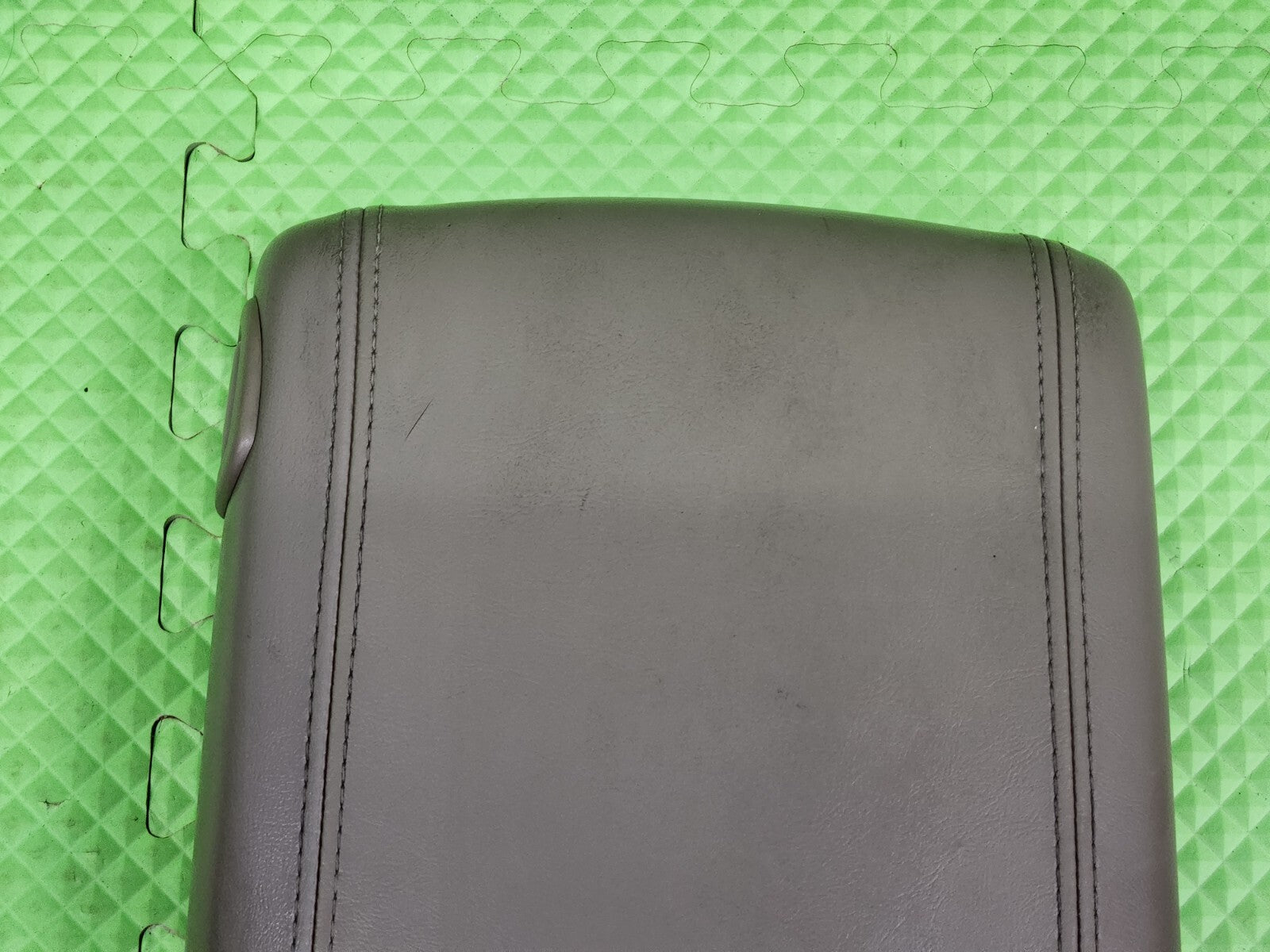 🔥02-06 Cadillac ESCALADE YUKON Center Console Armrest Storage LEATHER GRAY