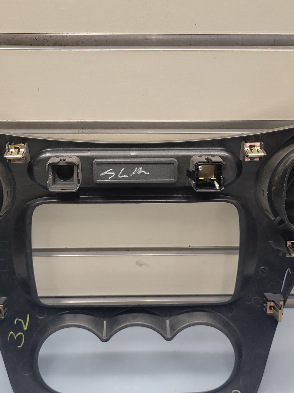 🔥2003-2007 Saturn Ion Radio AC Climate Control Bezel Assembly Vents silver
