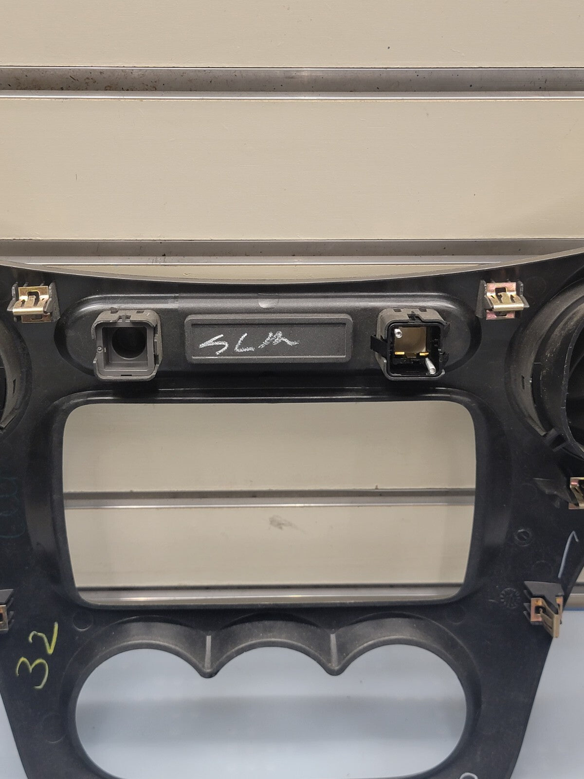 🔥2003-2007 Saturn Ion Radio AC Climate Control Bezel Assembly Vents silver