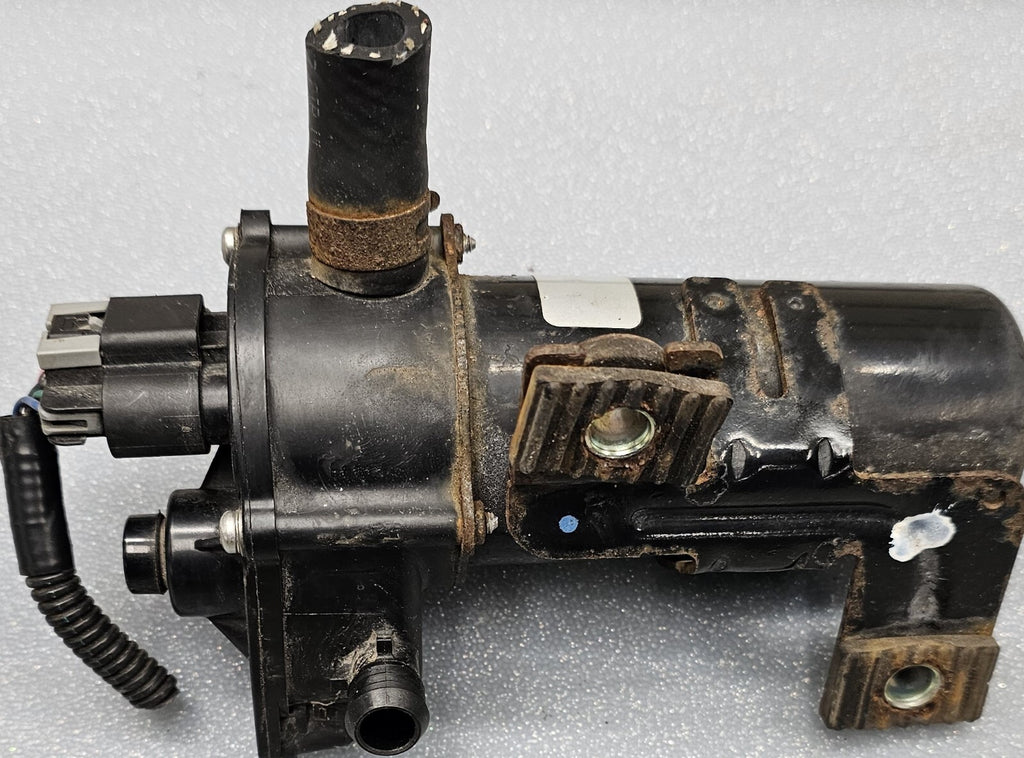 03-06 Silverado Sierra Tahoe Yukon Brake Vacuum Valve Booster Supplemental Pump