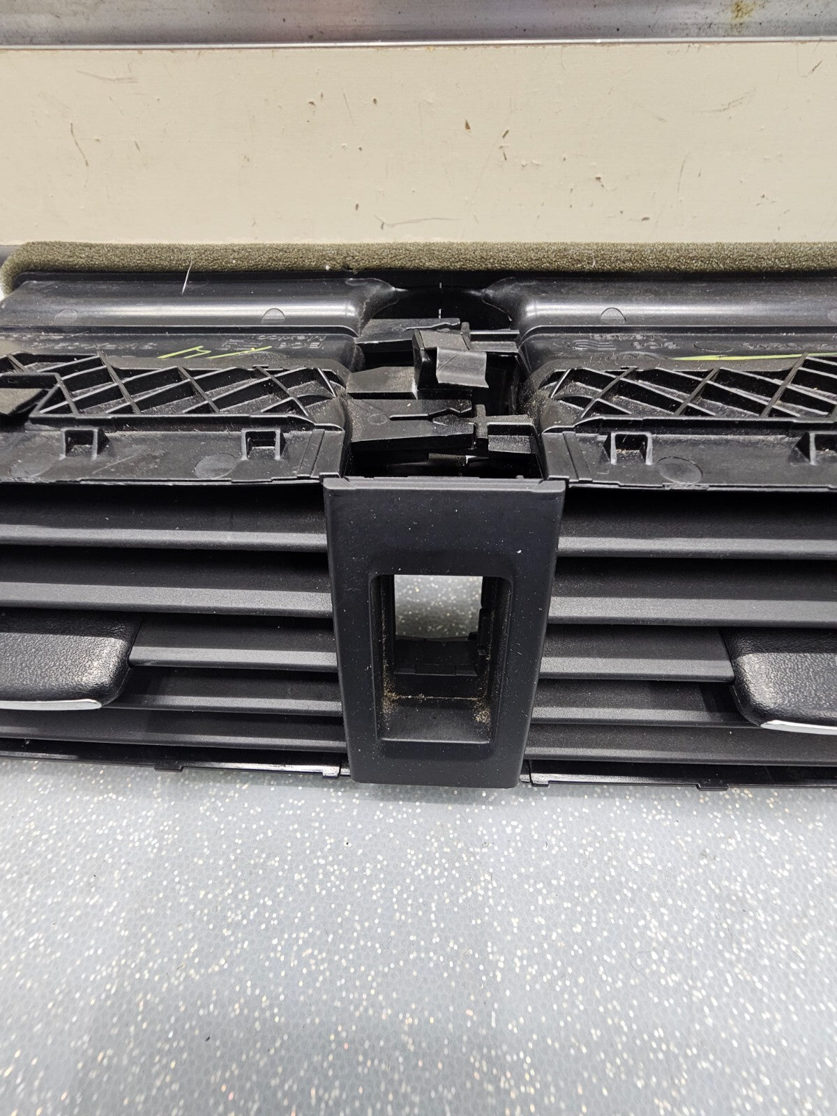 11-14 VOLKSWAGEN VW JETTA CENTER DASH AC HEATER WARMER INTERIOR AIR VENT GRILLE