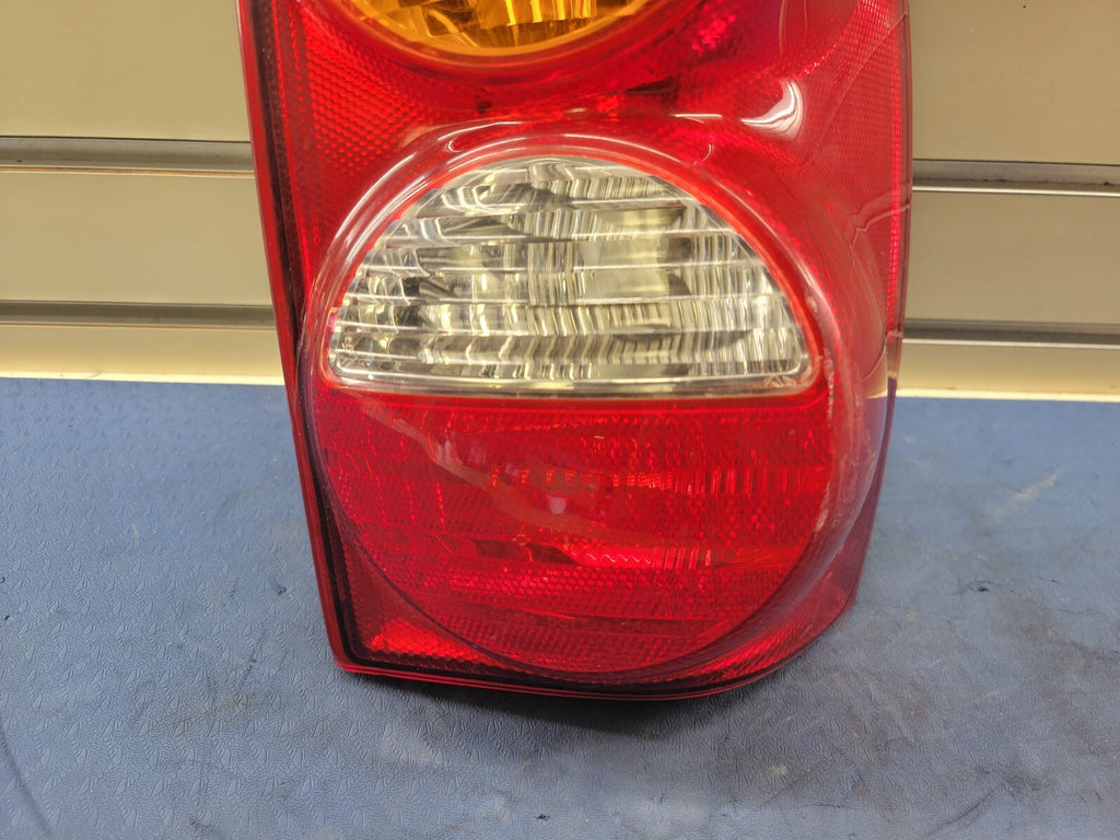 🔥2002-2004 Jeep Liberty Right Passenger Rh Side Tail Light 9903G DG1