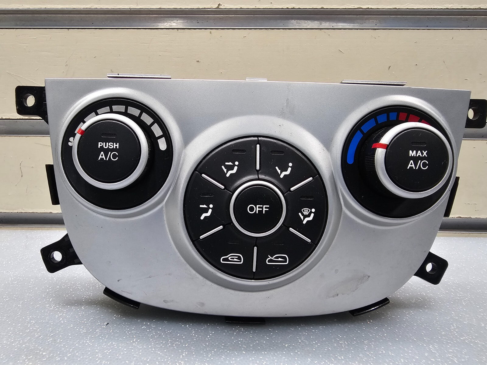 10-12 HYUNDAI SANTA FE Dash AC Heater Temperature Climate Control Conditioner