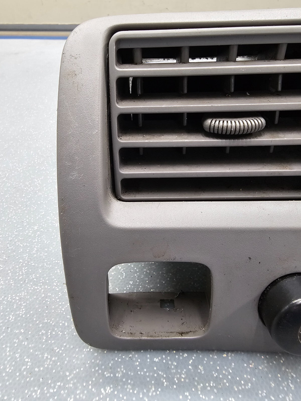 🔥00-04 AVALON DASH FRONT LEFT DRIVER AC AIR VENT HEATER CONDITIONING LT GRAY
