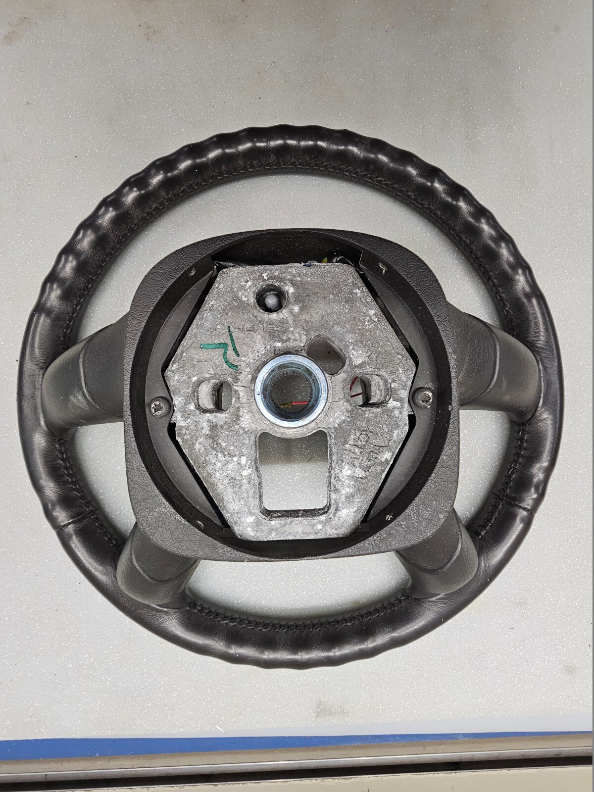 02-09 Trailblazer Envoy03-06 SILVERADO SIERRA YUKON STEERING WHEEL LEATHER BLACK
