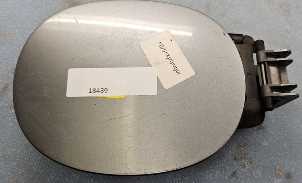 🔥03-07 INFINITI FX35 FX45 FUEL TANK CAP COVER DOOR SILVER OEM