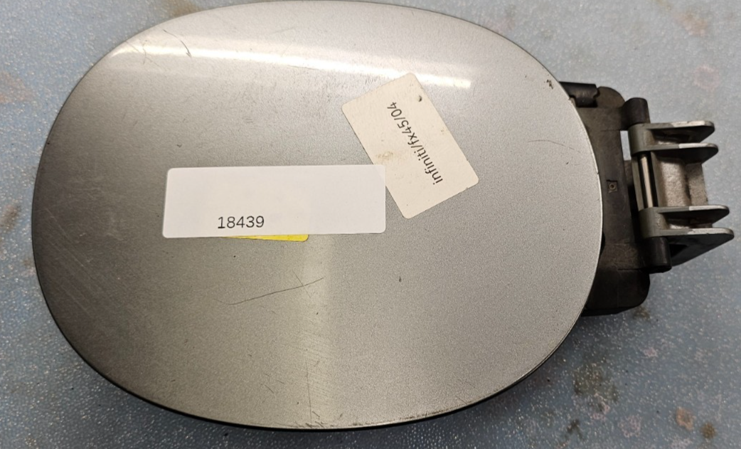 🔥03-07 INFINITI FX35 FX45 FUEL TANK CAP COVER DOOR SILVER OEM