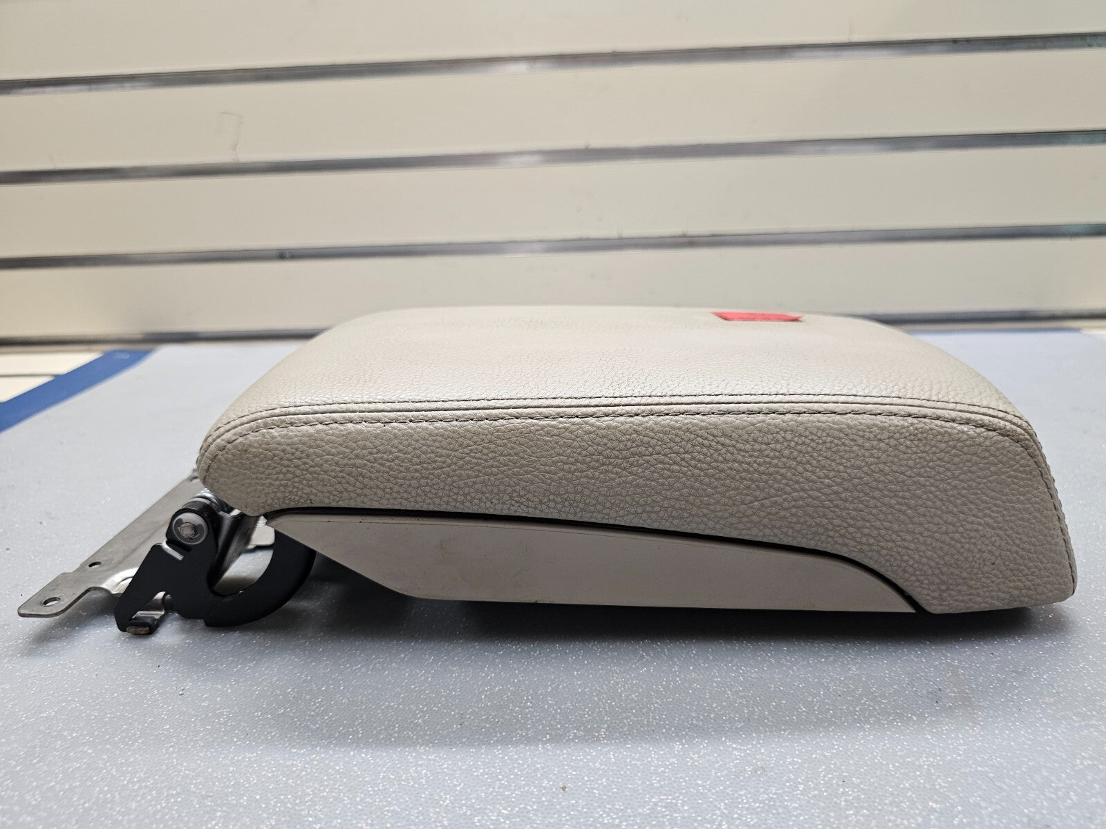 🔥10-14 LEGACY OUTBACK CENTER CONSOLE ARMREST LID COVER TOP PAD ASSEMBLY TAN OEM