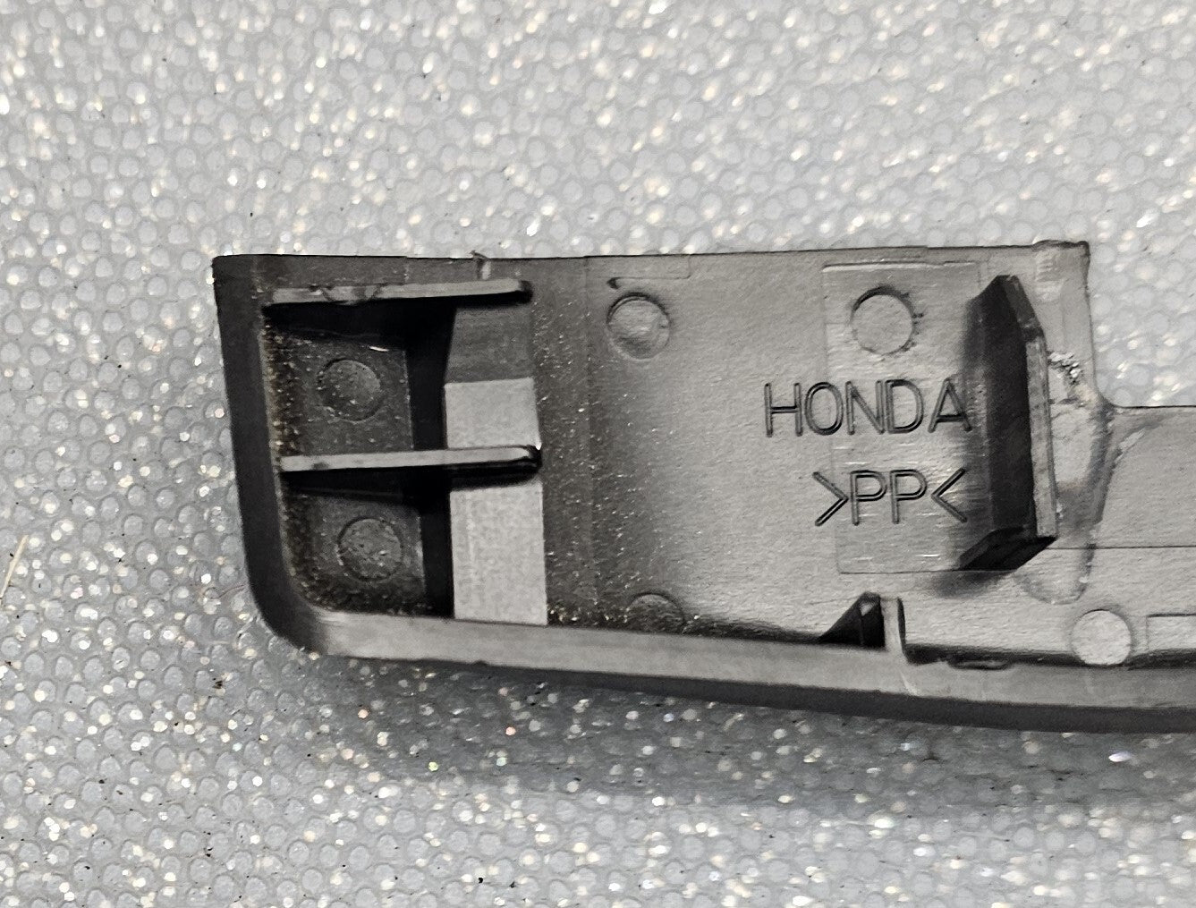 🔥2003-2011 Honda Element Side door interior Trim window Hinge Cover L or R OEM