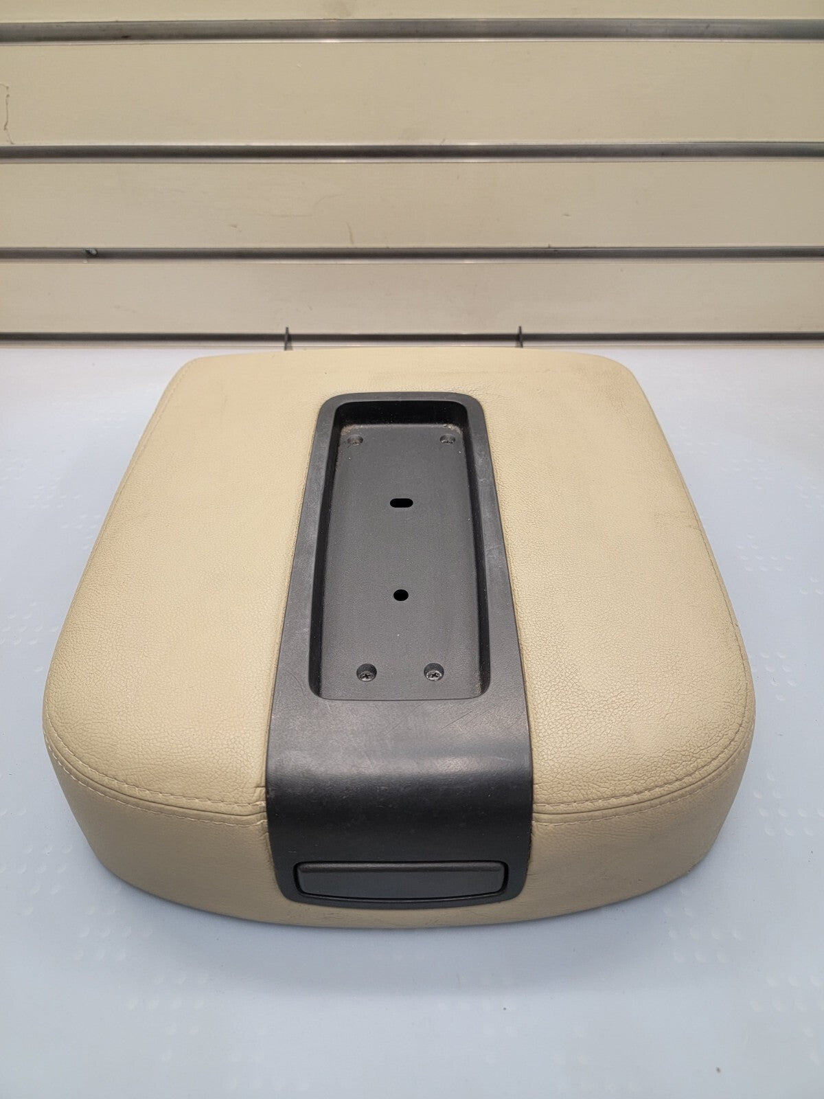 🔥07-13 Chevy Tahoe Suburban Leather Console Lid Armrest Cover LIGHT TAN JS5