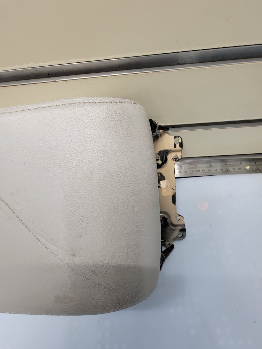🔥07-11 TOYOTA CAMRY CENTER CONSOLE ARM REST LID COVER TOP PAD BOX LIGHT GRAY