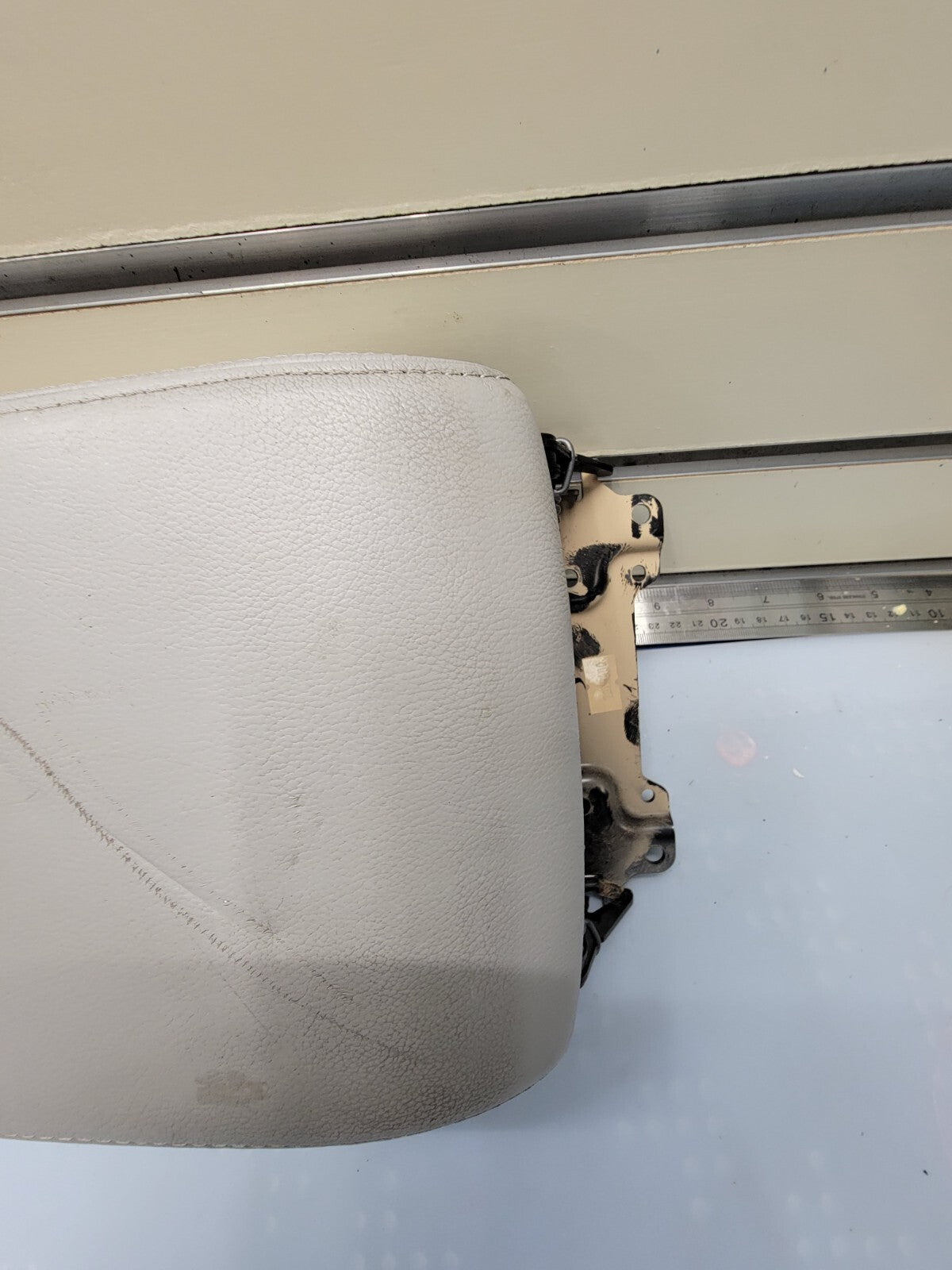 🔥07-11 TOYOTA CAMRY CENTER CONSOLE ARM REST LID COVER TOP PAD BOX LIGHT GRAY