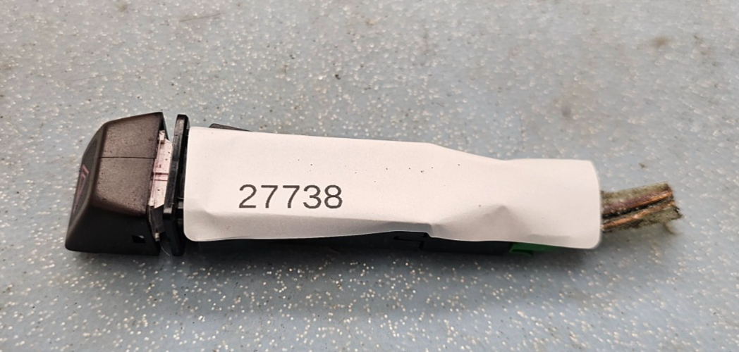 🔥2007-2011 VOLVO C30 C70 S40 V50 XC60 HAZARD EMERGENCY SWITCH BUTTON OEM