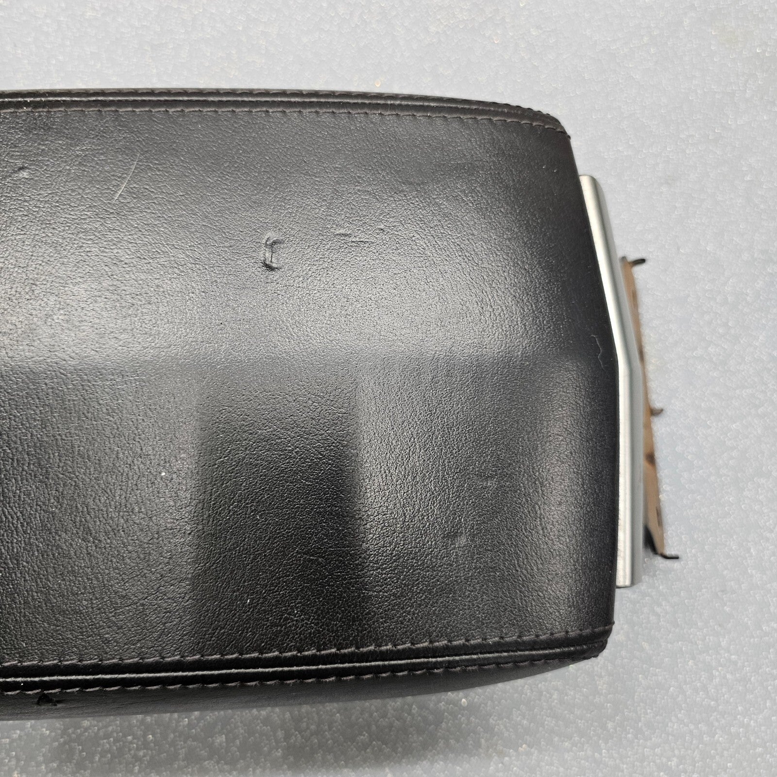 🔥08-13 Cadillac CTS Center Console Lid Armrest Leather Top Pad Assembly Black