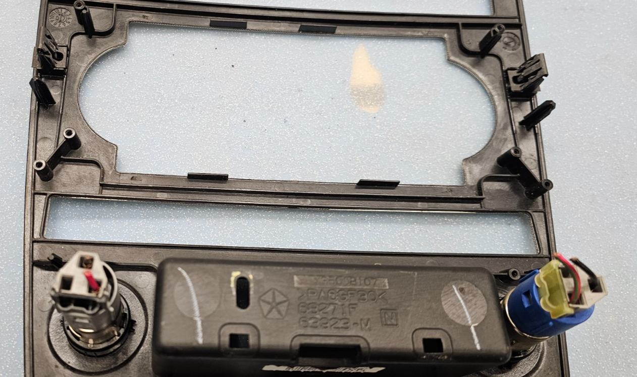 🔥05-06 JEEP GRAND CHEROKEE DASH PANEL RADIO SURROUND TRIM BEZEL SILVER B70