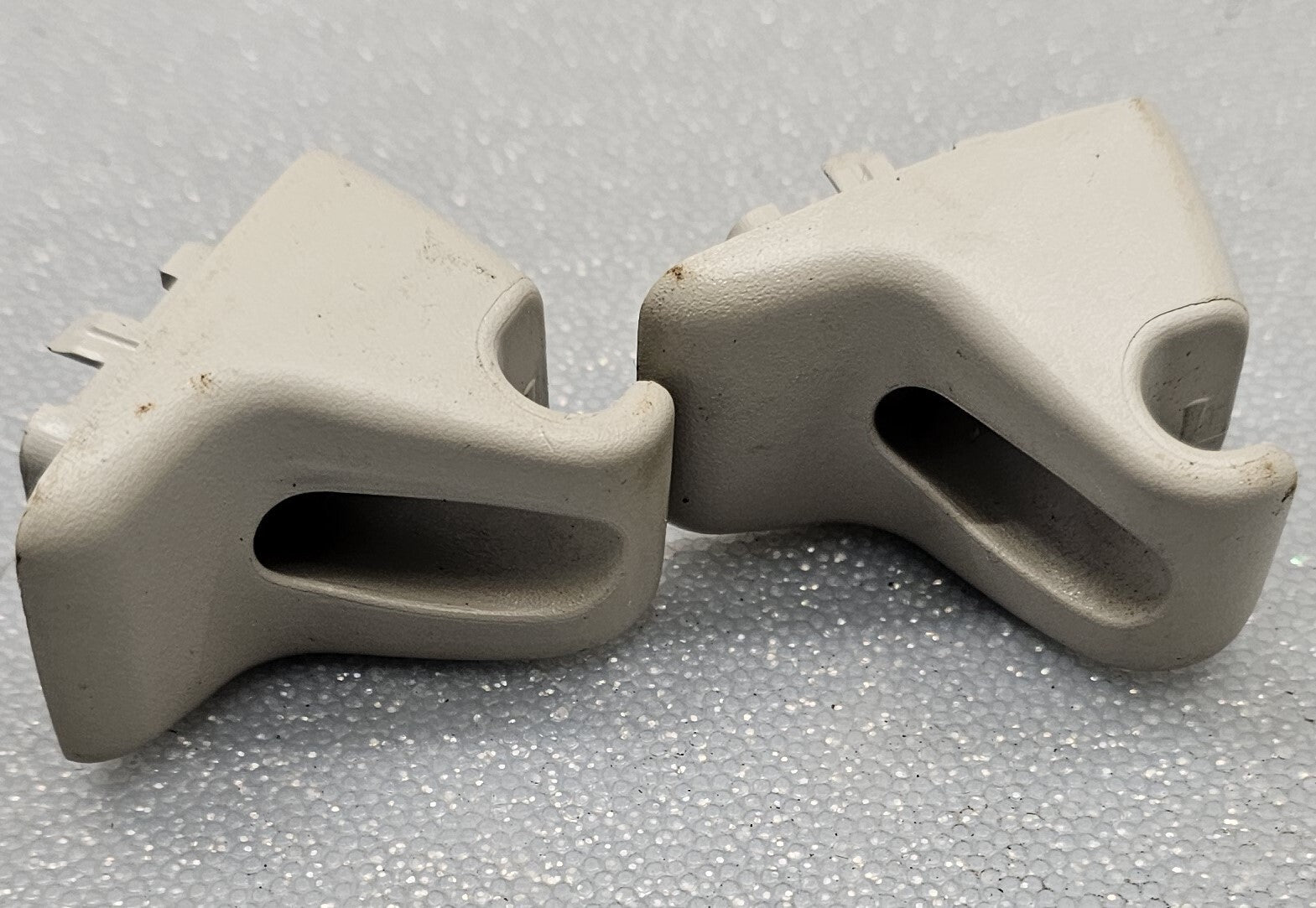 🔥04-12 CHEVY COLORADO GMC CANYON FRONT LEFT RIGHT SUN VISOR CLIPS SET PAIR OEM