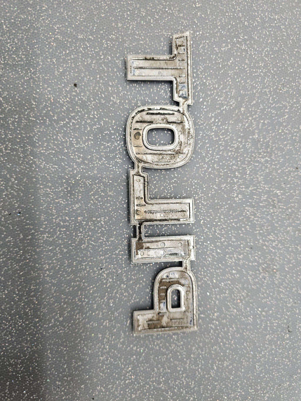 🔥2003-2008 HONDA PILOT REAR LID CHROME CENTER EMBLEM LOGO NAMEPLATE BADGE OEM