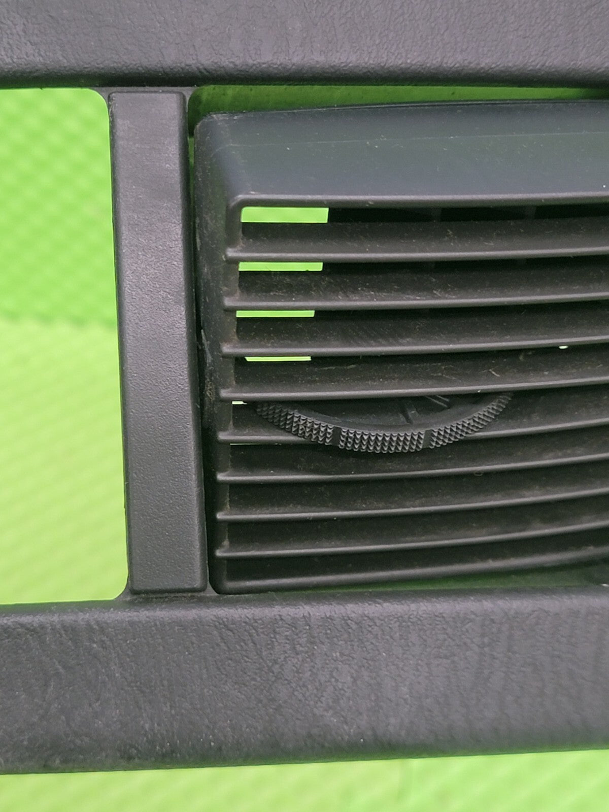 02-05 Dodge RAM Front Left Driver Side A/C Heat Air Vent Taupe BLACK VT7