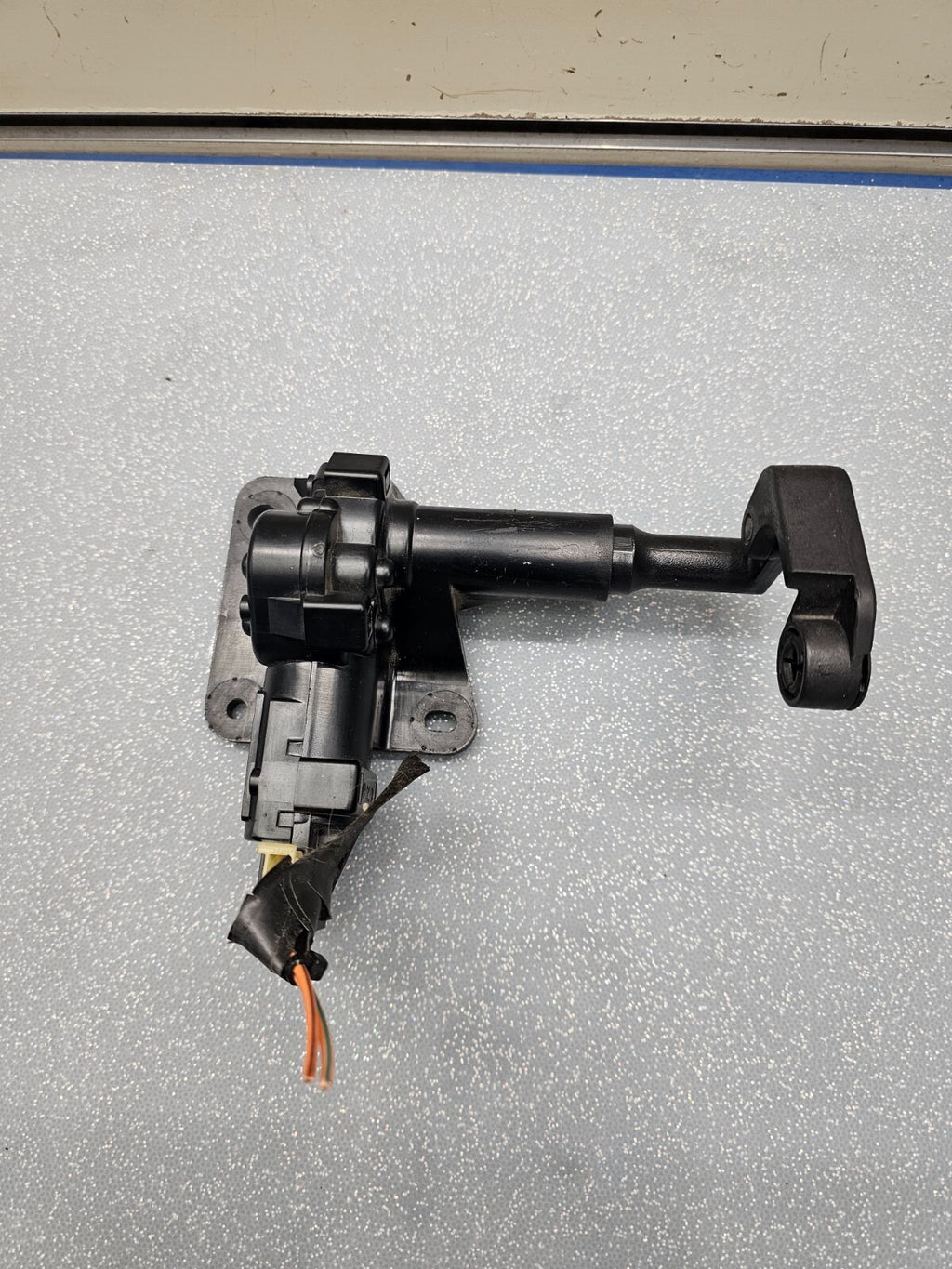 🔥01-07 Dodge Caravan Town & Country Rear Vent Window Motor Actuator Assembly RH