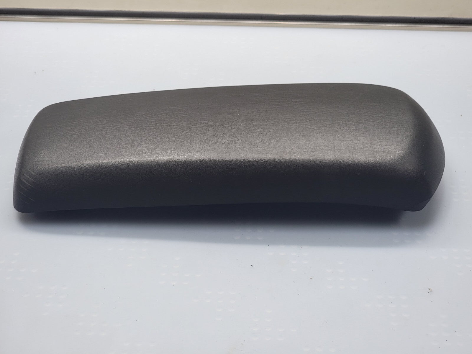 🔥04-07 Chevrolet Malibu Center Console Arm Rest Lid Door Cover OEM Pad Black