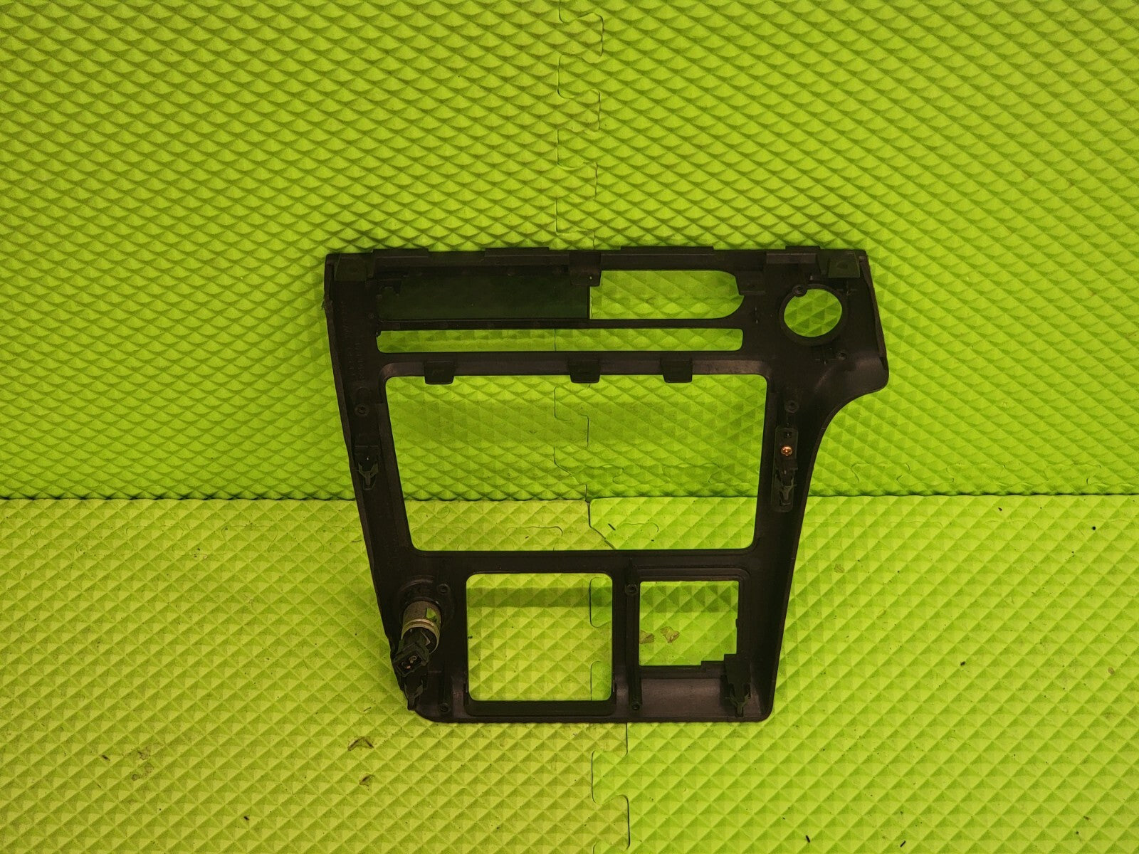 01-04 Nissan Pathfinder INFINITI QX4 Dash Radio BEZEL Center Trim BLACK B19