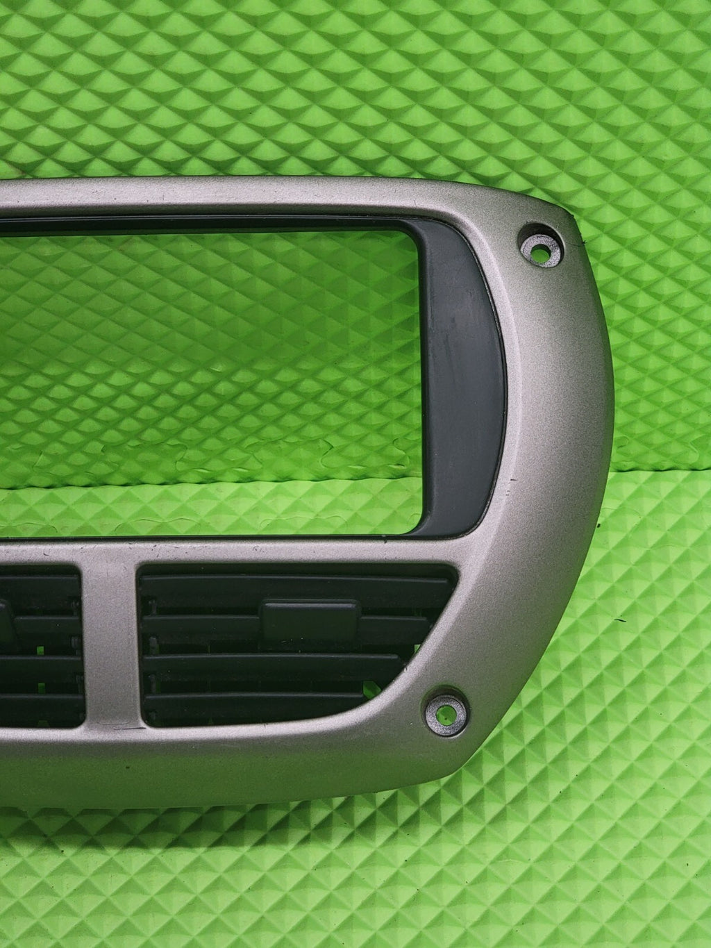🔥2001-2003 Toyota Rav4 Center Dash Molding Trim Air Vents Radio Bezel gray B57