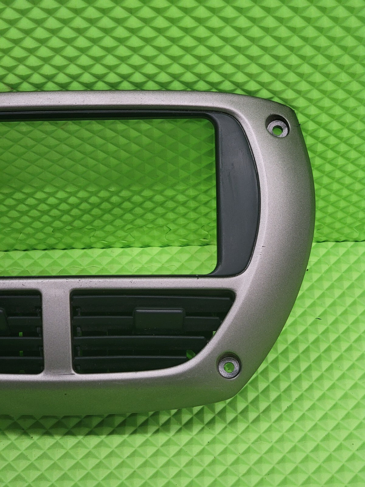 🔥2001-2003 Toyota Rav4 Center Dash Molding Trim Air Vents Radio Bezel gray B57