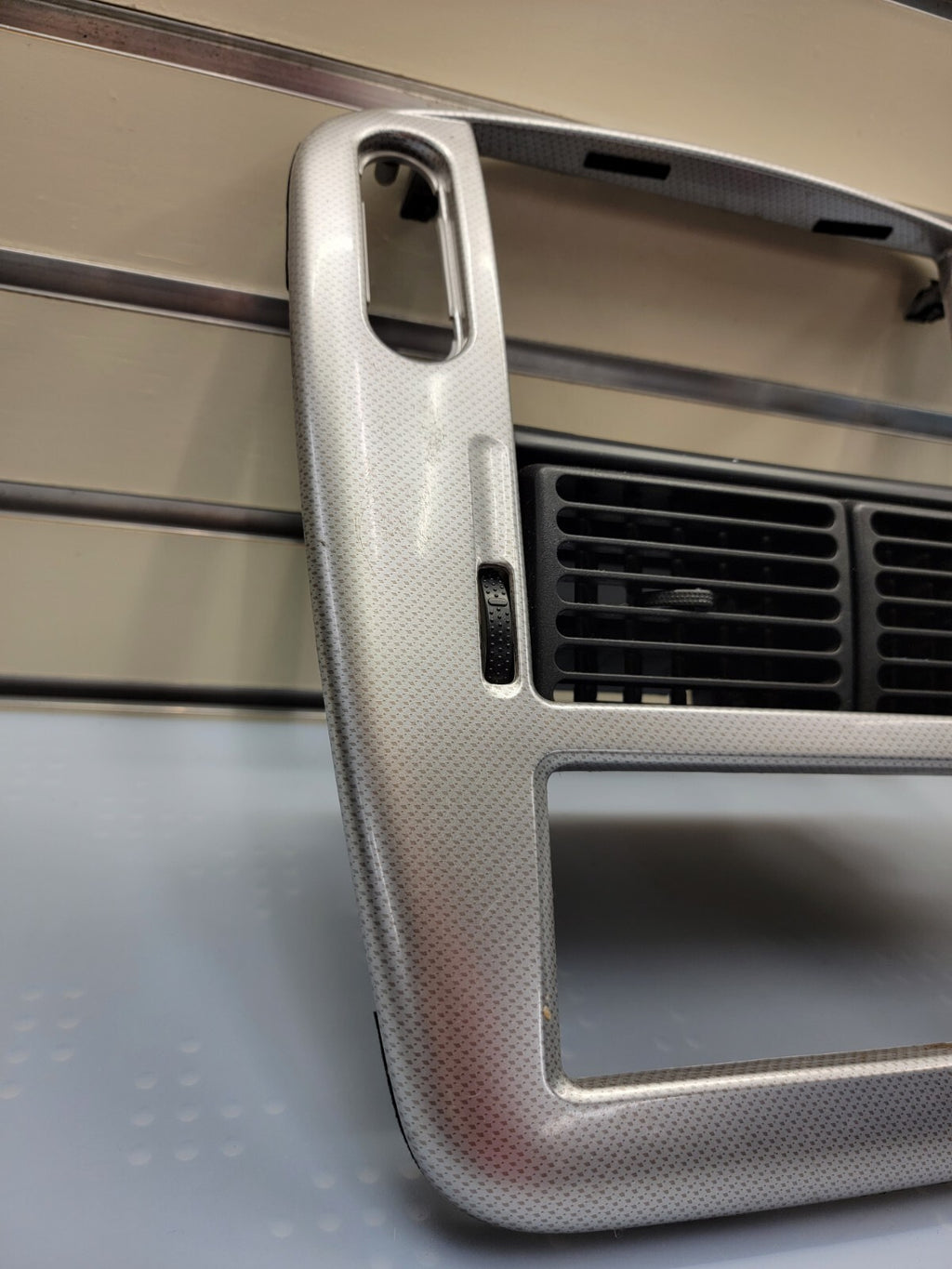 02-05 FORD EXPLORER RADIO AUDIO CLIMATE TEMPERATURE CONTROL BEZEL TRIM silver