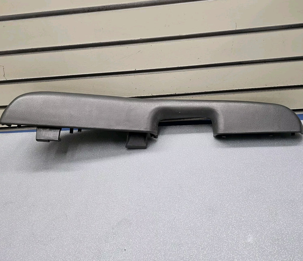 99-06 Chevy GMC Silverado TAHOE Door Panel ARMREST Front RIGHT Handle DK GREY H3