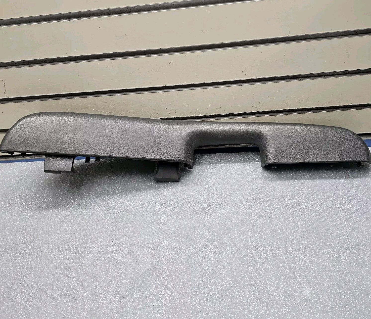 99-06 Chevy GMC Silverado TAHOE Door Panel ARMREST Front RIGHT Handle DK GREY H3