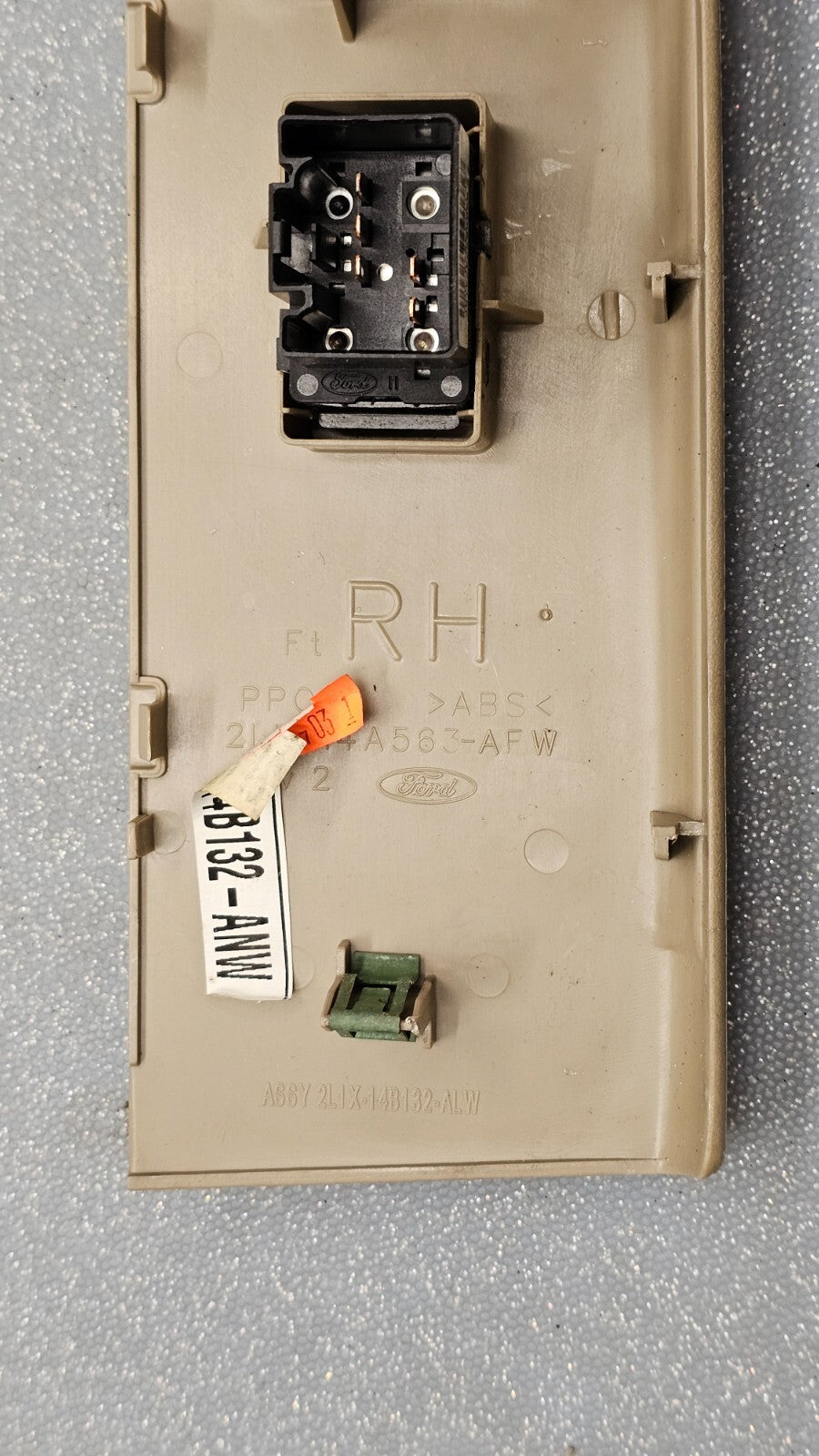 🔥03-06 FORD EXPEDITION RIGHT PASSENGER FRONT DOOR WINDOW LOCK SWITCH TAN OEM
