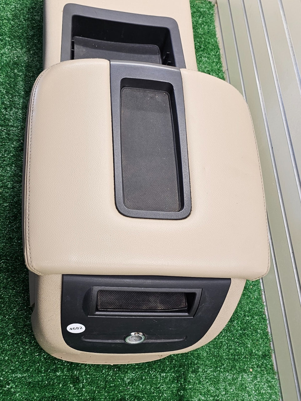 🔥07-13 CHEVY SILVERADO GMC SIERRA Floor Center Console Armrest Assembly TAN