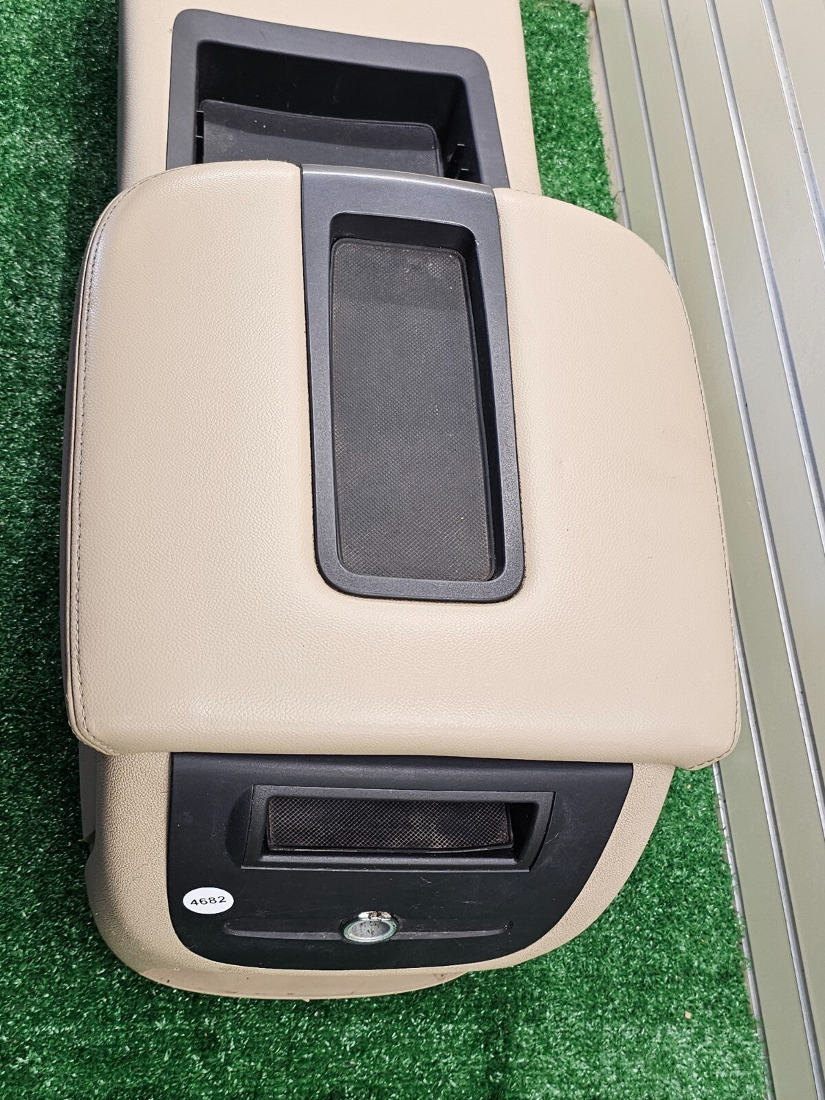 🔥07-13 CHEVY SILVERADO GMC SIERRA Floor Center Console Armrest Assembly TAN