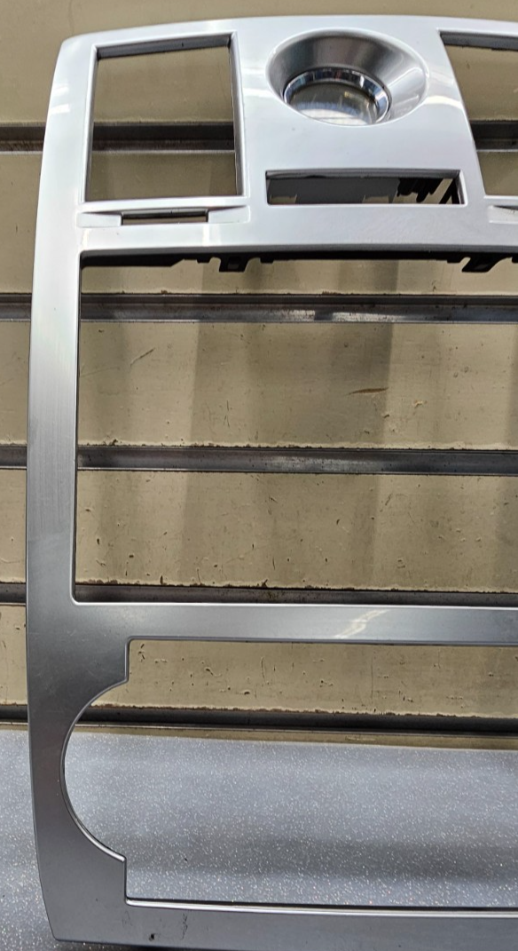 🔥05-07 CHRYSLER 300 CENTER DASH RADIO BEZEL CENTER TRIM PANEL SILVER OEM B16