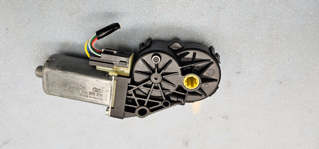 04-15 Titan Armada Left driver seat adjustment motor Recline Regulator Assembly
