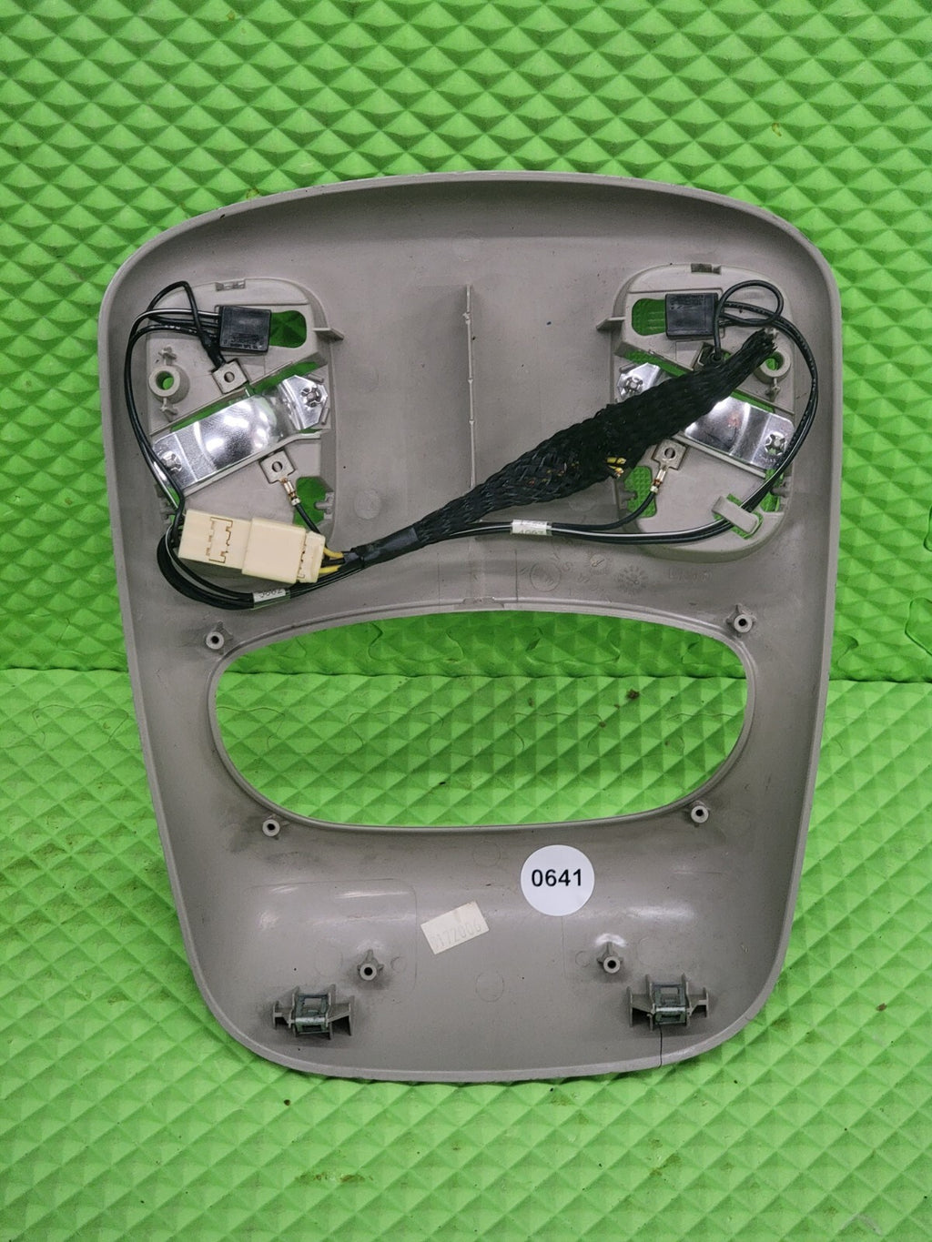 🔥2002-2005 Dodge Ram 1500 OverHead Console Map Dome TAN