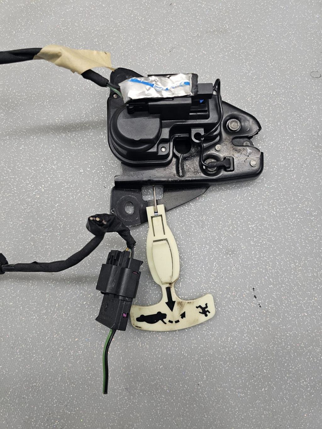 13-16 DODGE DART TRUNK LID LATCH POWER LOCK RELEASE ACTUATOR ASSEMBLY MOPAR REAR