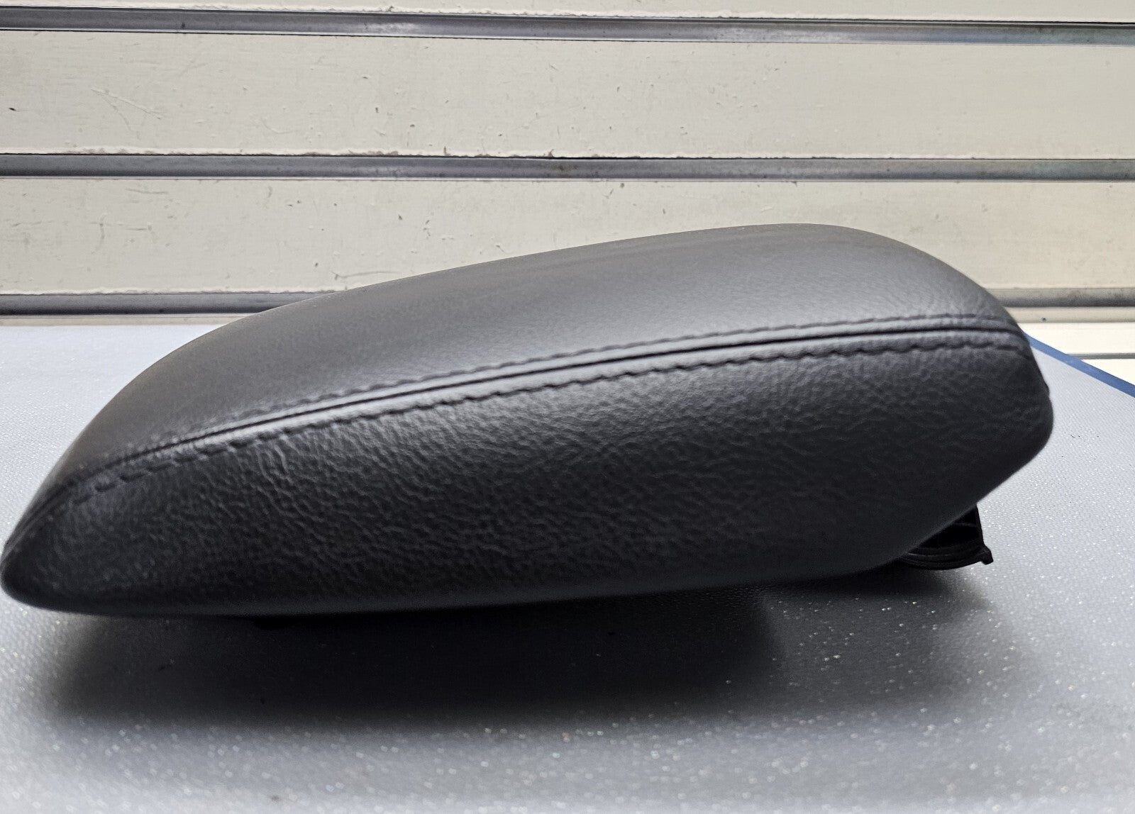 🔥2015-2018 Ford Focus Armrest Center Console Leather Arm Rest Black OEM