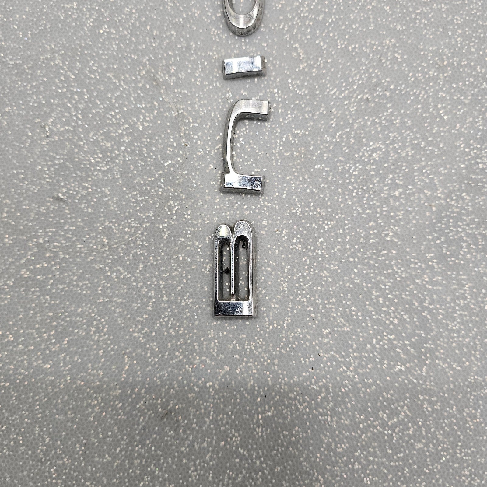 🔥05-09 Buick Allure Lacrosse 06-11 Lucerne Rear trunk Letter Nameplate Emblem