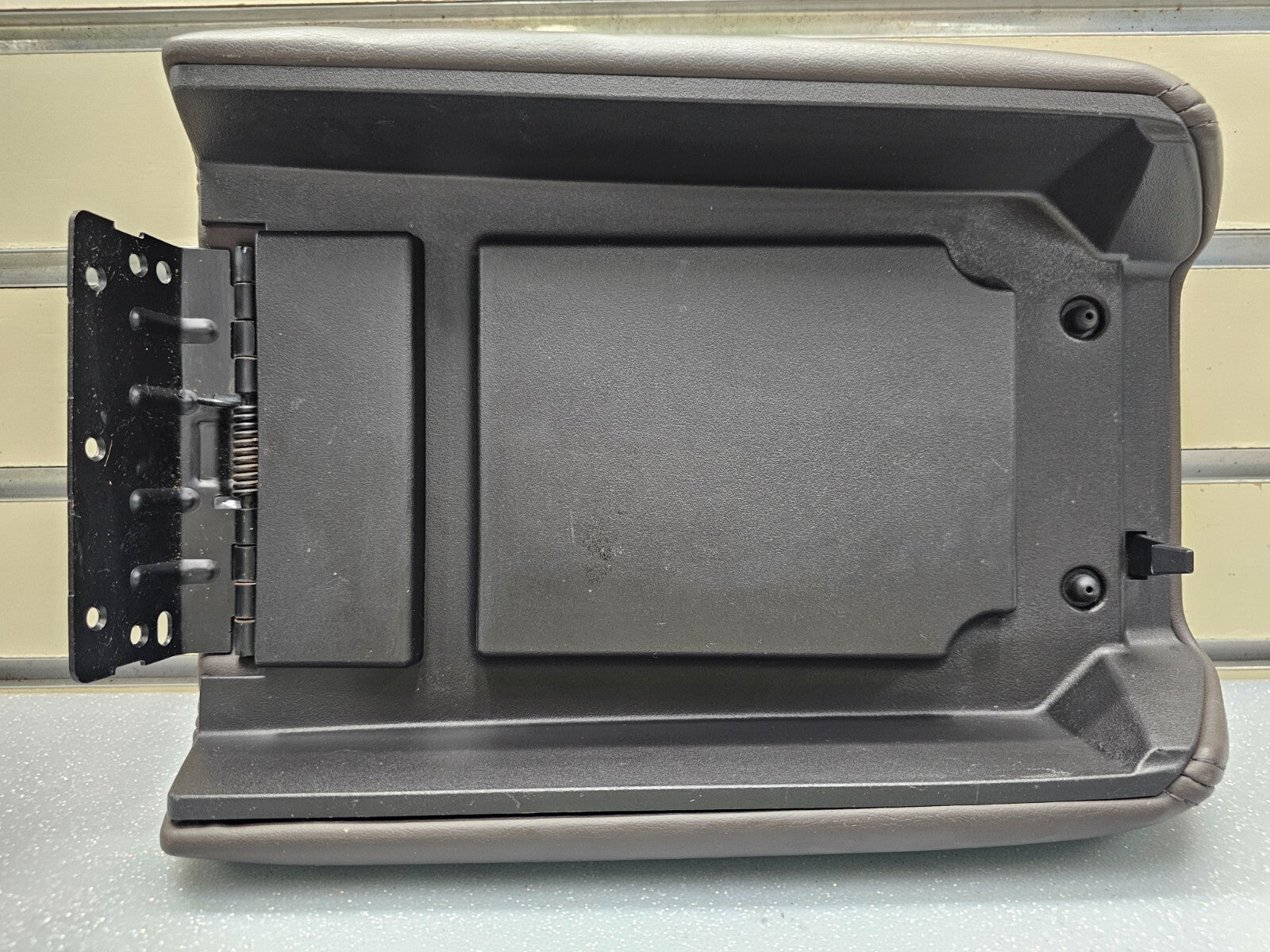 07-17 TRAVERSE ACADIA Enclave Leather Armrest Center Console Lid Assembly BLACK