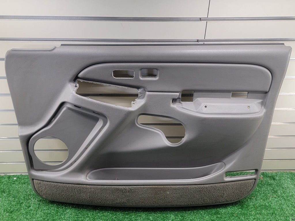 🔥 2003-2006 Chevy Silverado SIERRA Door Panel Front right passenger gray D5