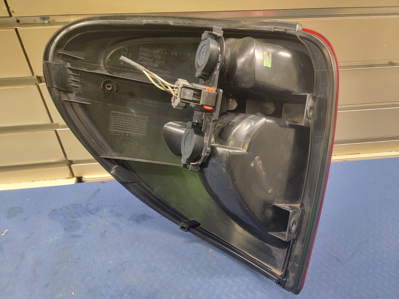 🔥04-07 chrysler Town Country Dodge Grand Caravan Passenger Taillight Assembly
