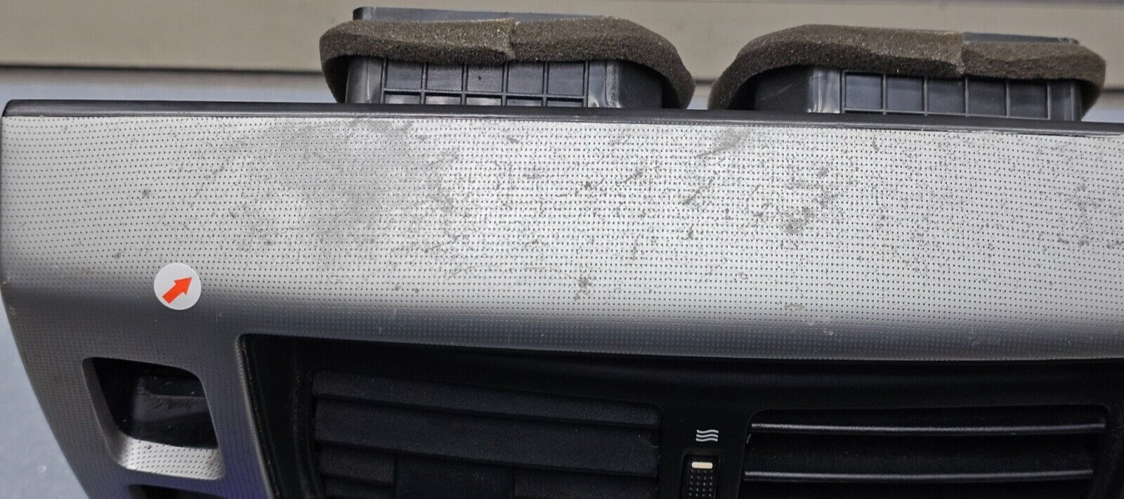 05-09 Tucson Dash Front Radio Audio Stereo Climate Trim Panel Bezel Silver/Black