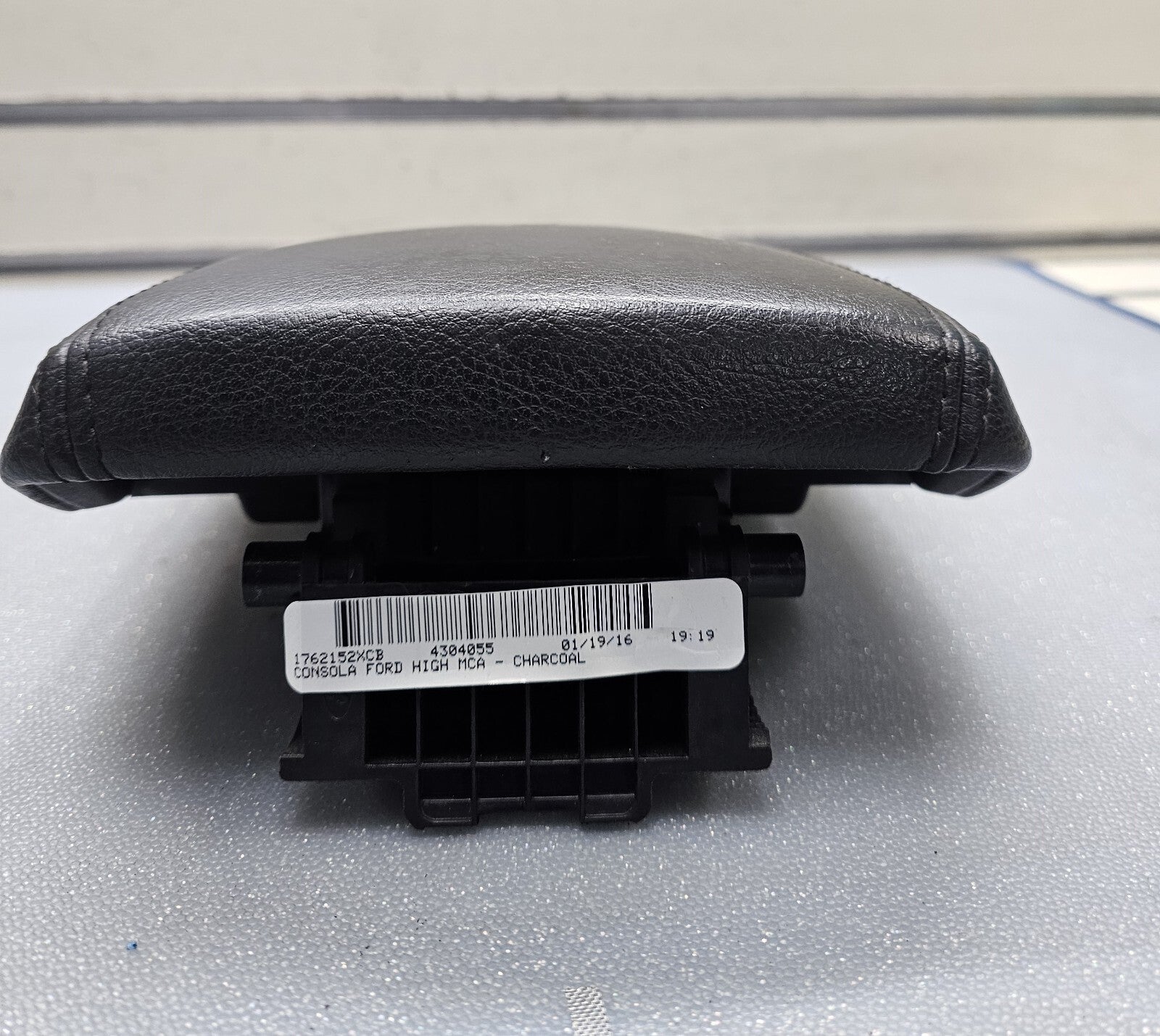 🔥2015-2018 Ford Focus Armrest Center Console Leather Arm Rest Black OEM
