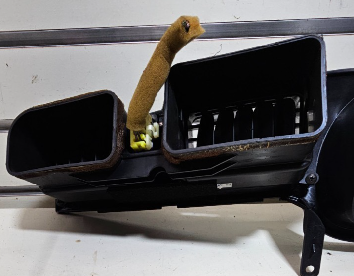 🔥00-04 Legacy Outback Speedometer Instrument Cluster Dash Bezel Air Vent BLACK