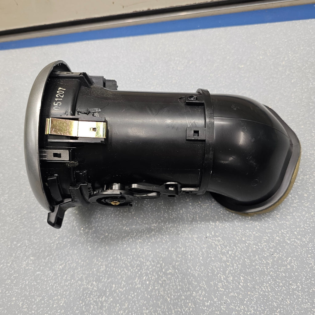 🔥03-06 HONDA ELEMENT PASSENGER SIDE FRONT DASH A/C AIR VENT OEM
