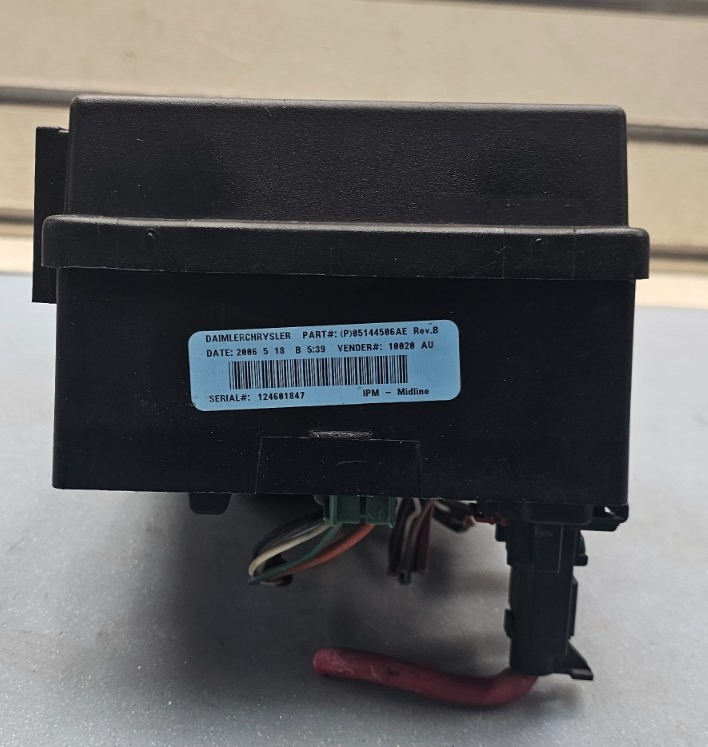 🔥06-07 Grand Caravan Town Country Fuse Box Relay Control Module TPIM Junction