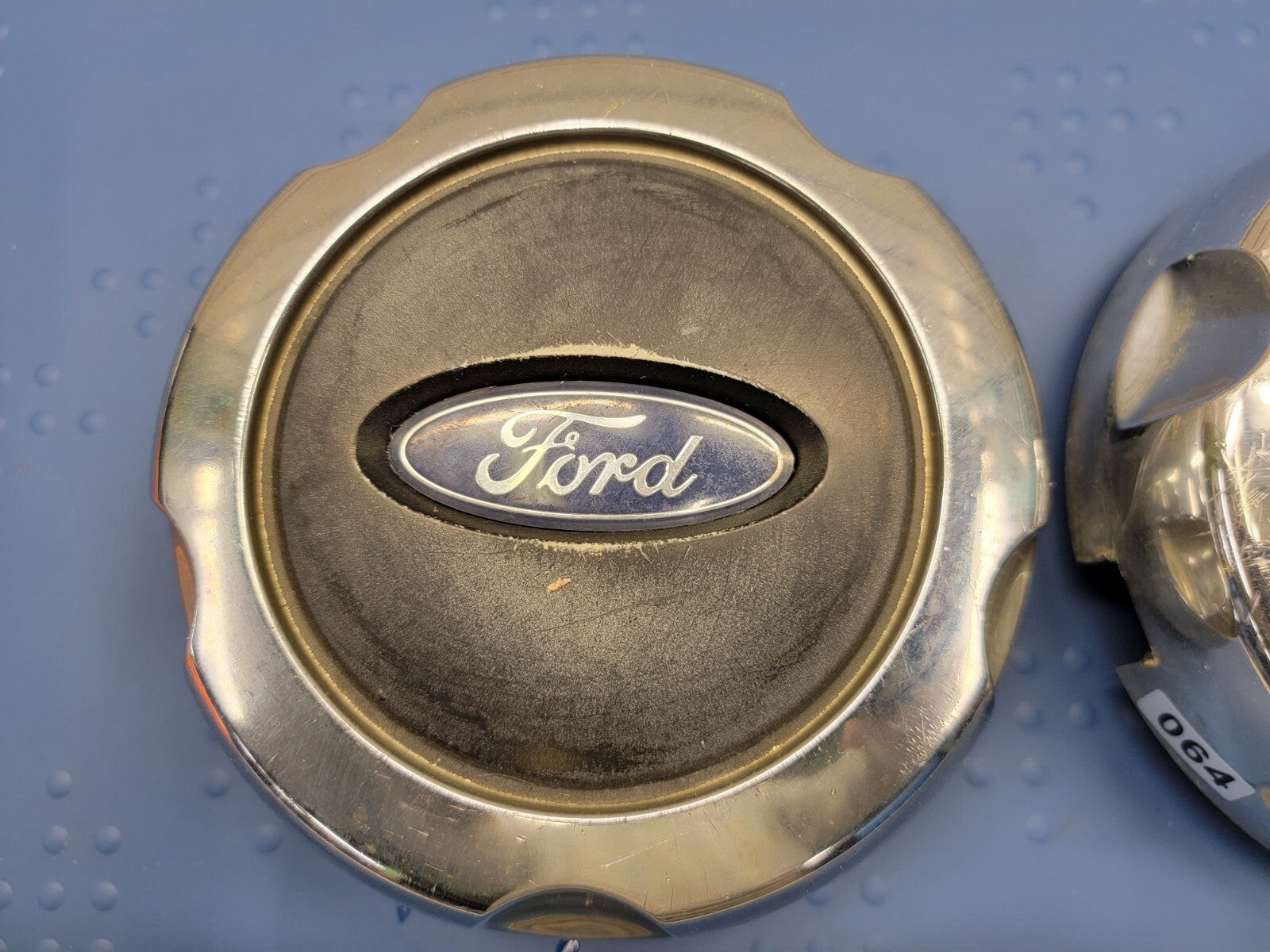 2002 - 2008 Ford Explorer wheel Center Hub Caps Set OEM